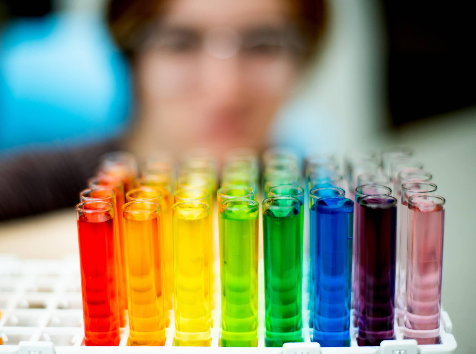彩虹色的化学管